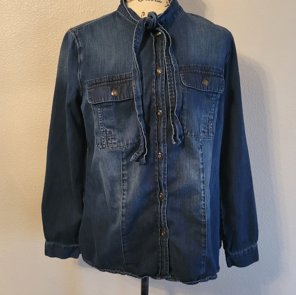 CAbi Women Style 3290 Waterfront Shirt Size Medium Tie Neck Denim Long Sleeve - Picture 8 of 15